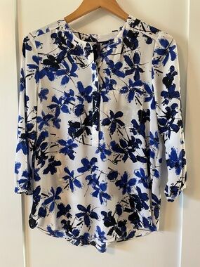 NYDJ Women’s Blue Floral Split-Neck Popover Blouse